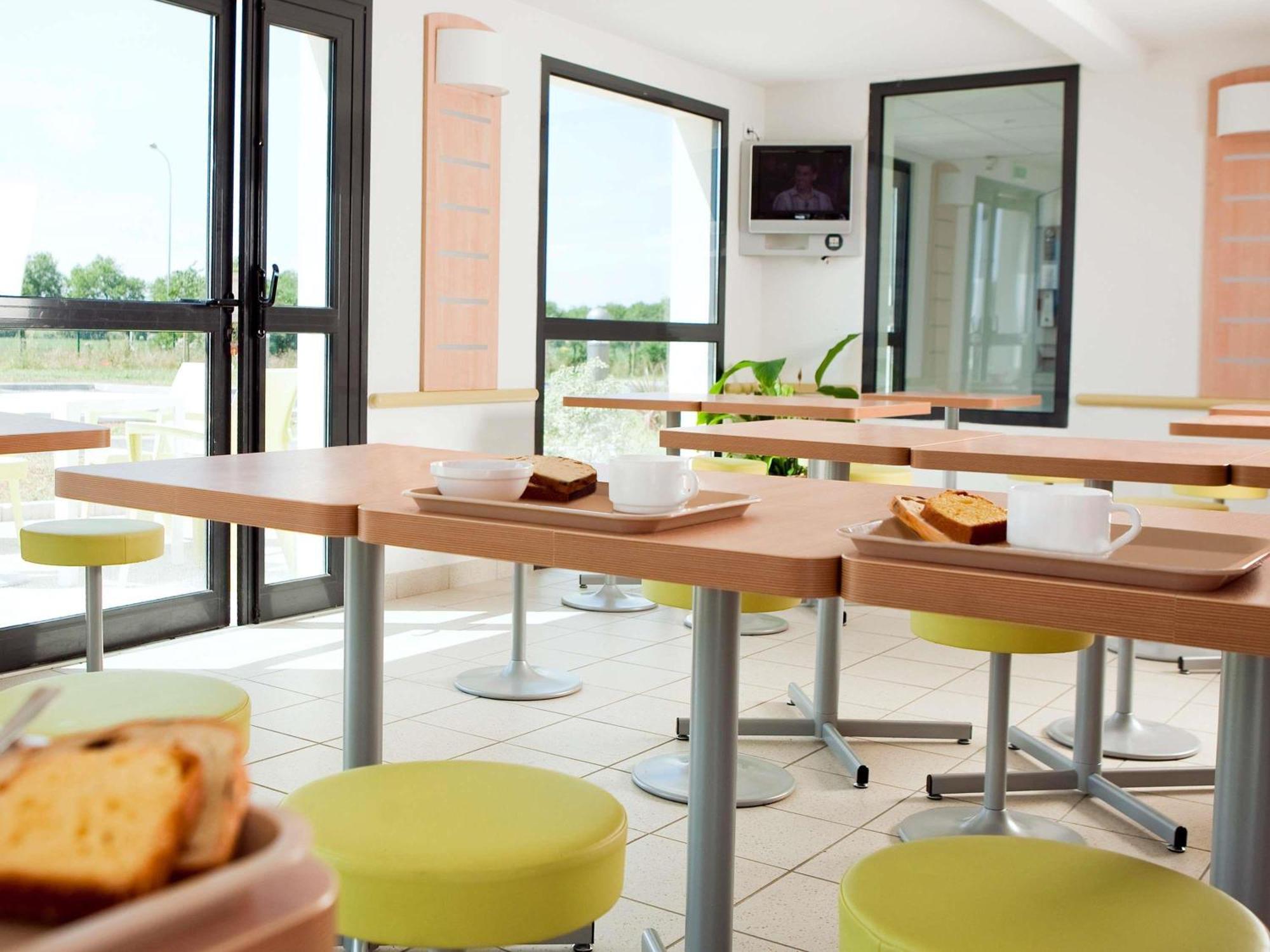 Ibis Budget Niort - La Creche Ngoại thất bức ảnh